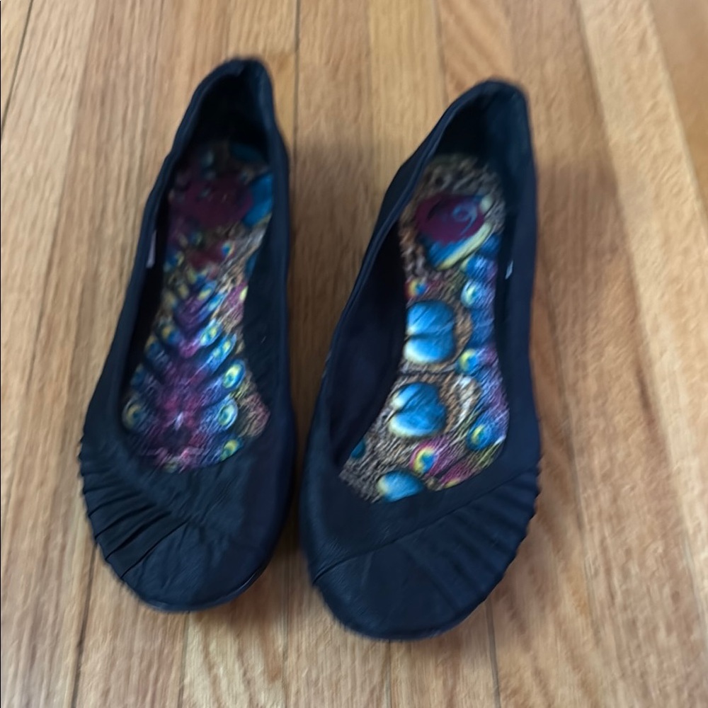 Black Ruched Slip-On Flats for Everyday Comfort